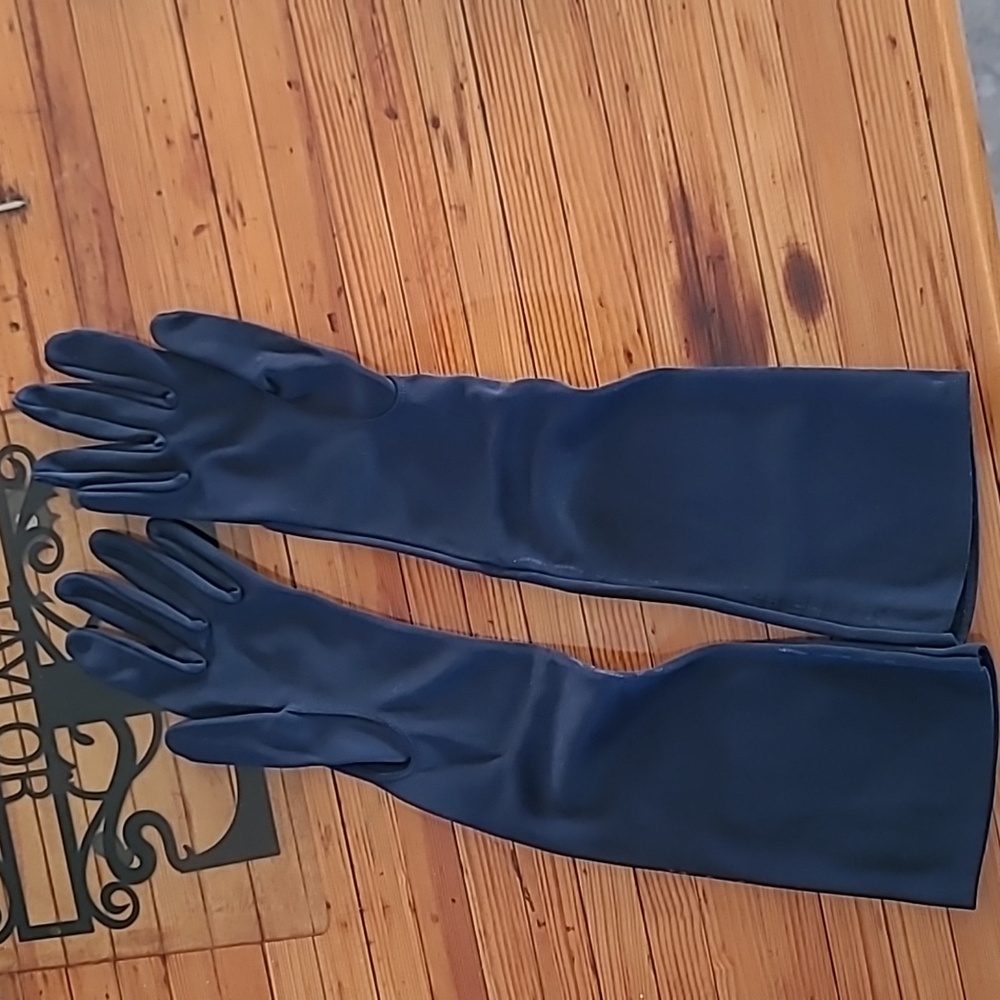 VINTAGE GLOVES GROUP OF FIVE - Picture 2 of 15